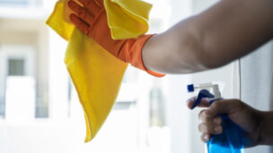 Por que terceirizar o serviço de limpeza em condomínio?